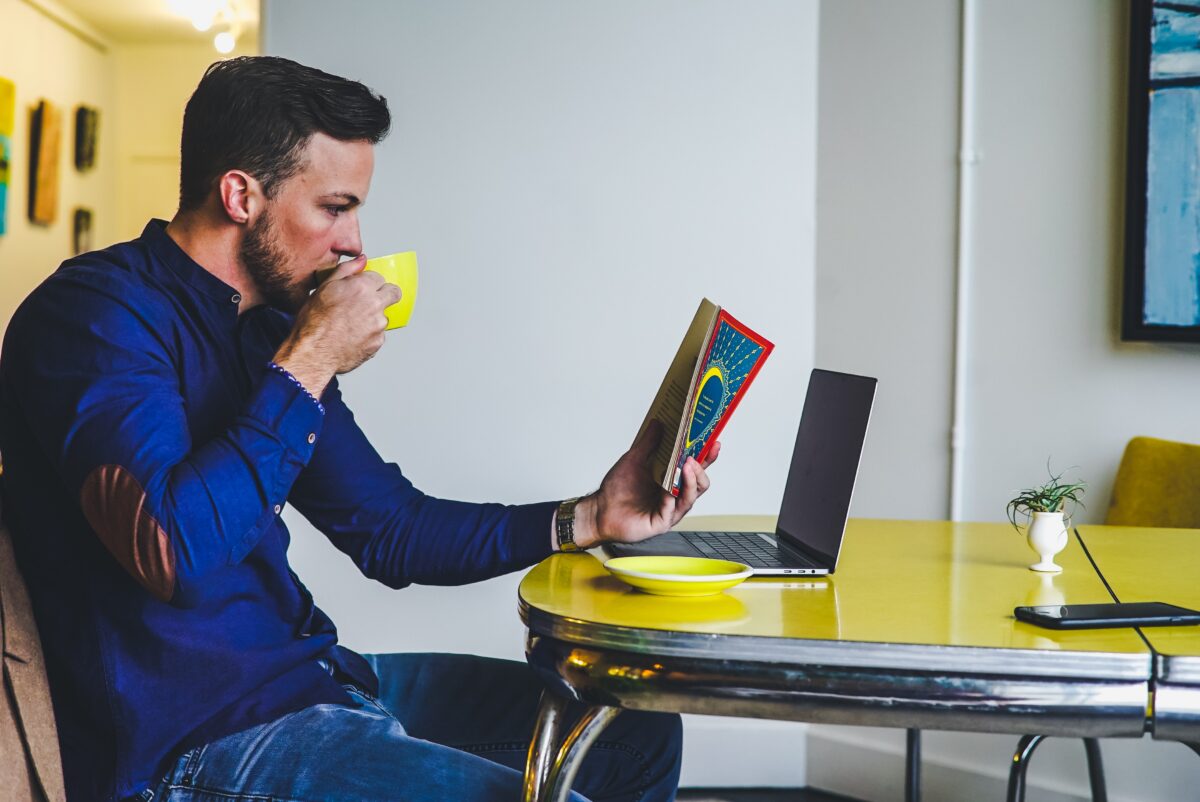 a man sipping coffee and learning Dutch online