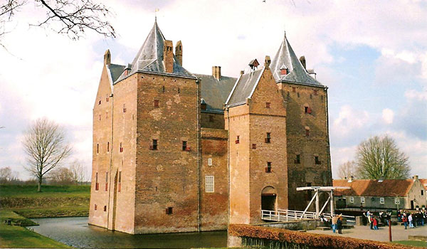 must visit castles-loevestin