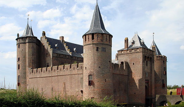 must visit castles-muiderslot