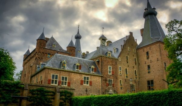 Kasteel Doorwerth netherlands supernatural stories