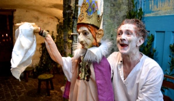 expat friendly theater in the netherlands storytelling festival Puppet King Richard II