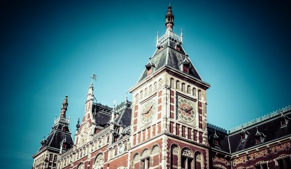 the top of the risjksmuseum in Amsterdam