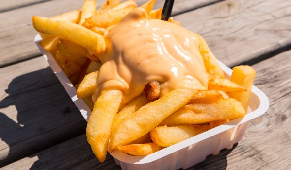 a tray of fries with sauce