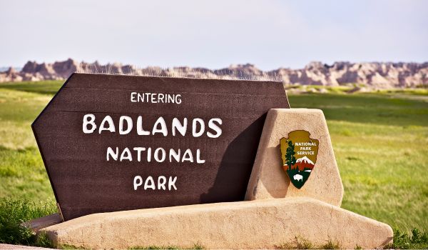 a sign to enter badlands national park