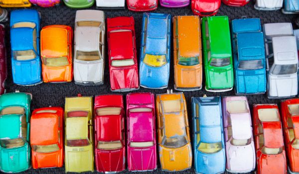 a top down image of rows of vintage cars in the netherlands