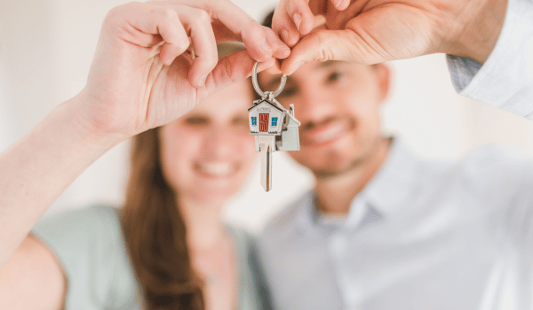 a Couple who just boughta home holding their keys