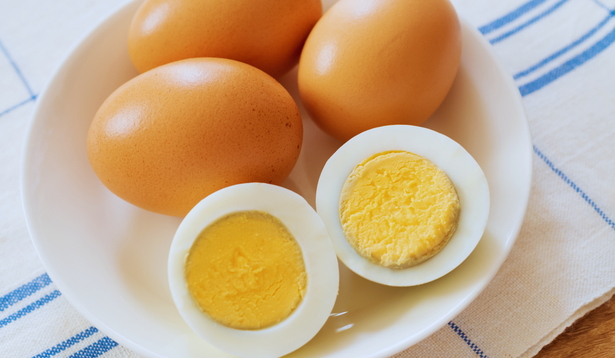 A plate of boiled eggs