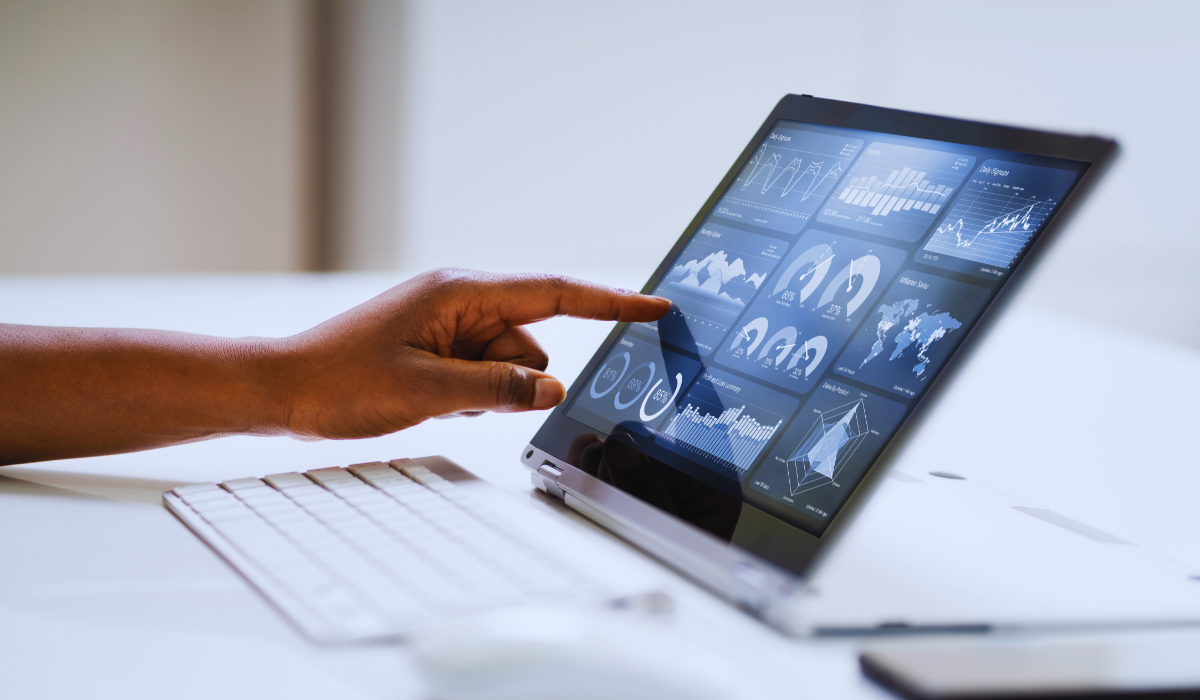 African advisor using KPI apps