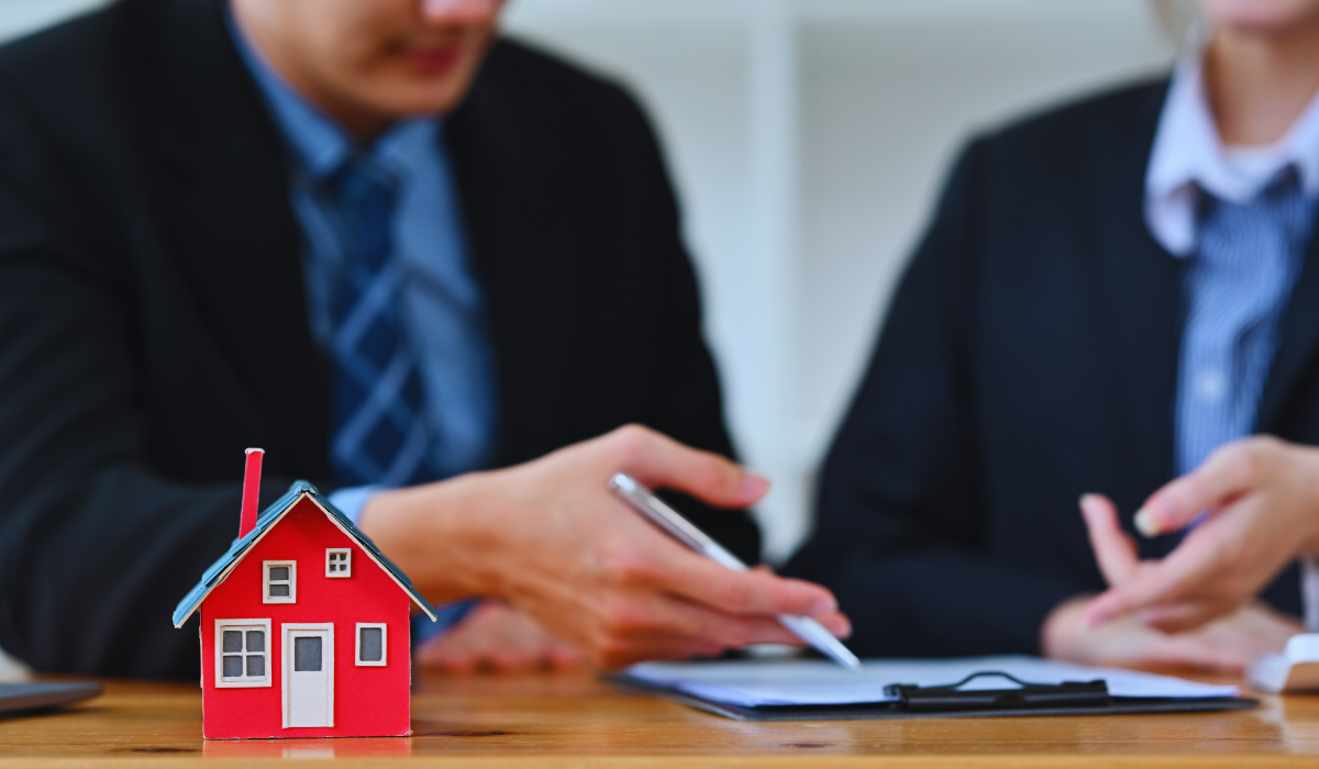 A realty lender and client signing an agreement
