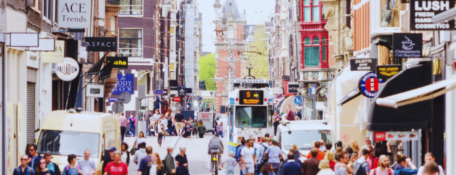 A crowd of people on Leidestraat in Amsterdam