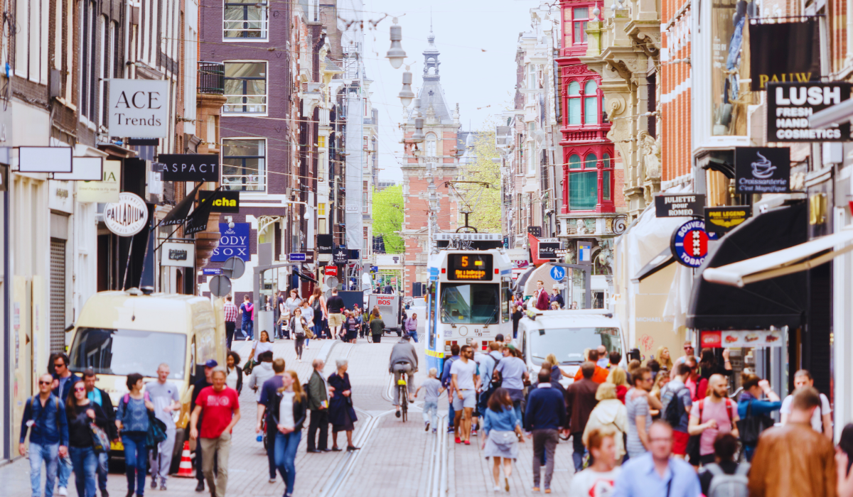 A crowd of people on Leidestraat in Amsterdam