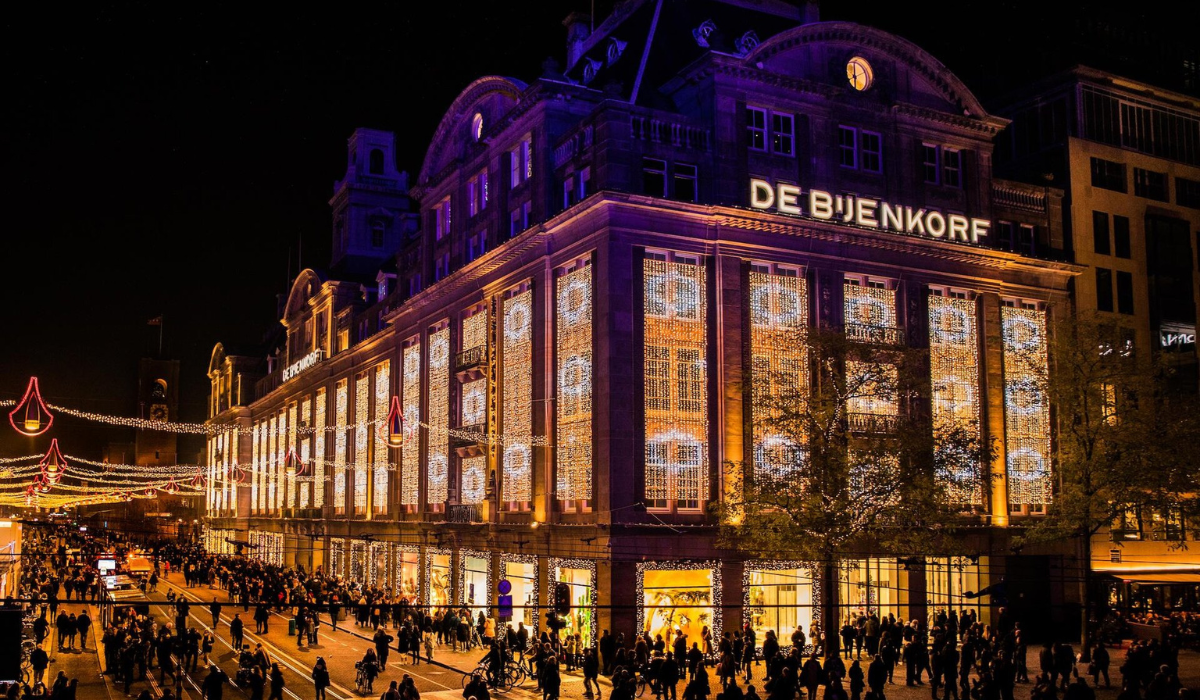 De Bijenkorf in Amsterdam at night during the holiday season