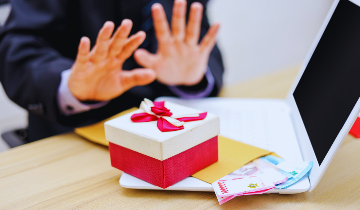 A man in the Netherlands refusing a bribe as part of his anti-corruption mindset