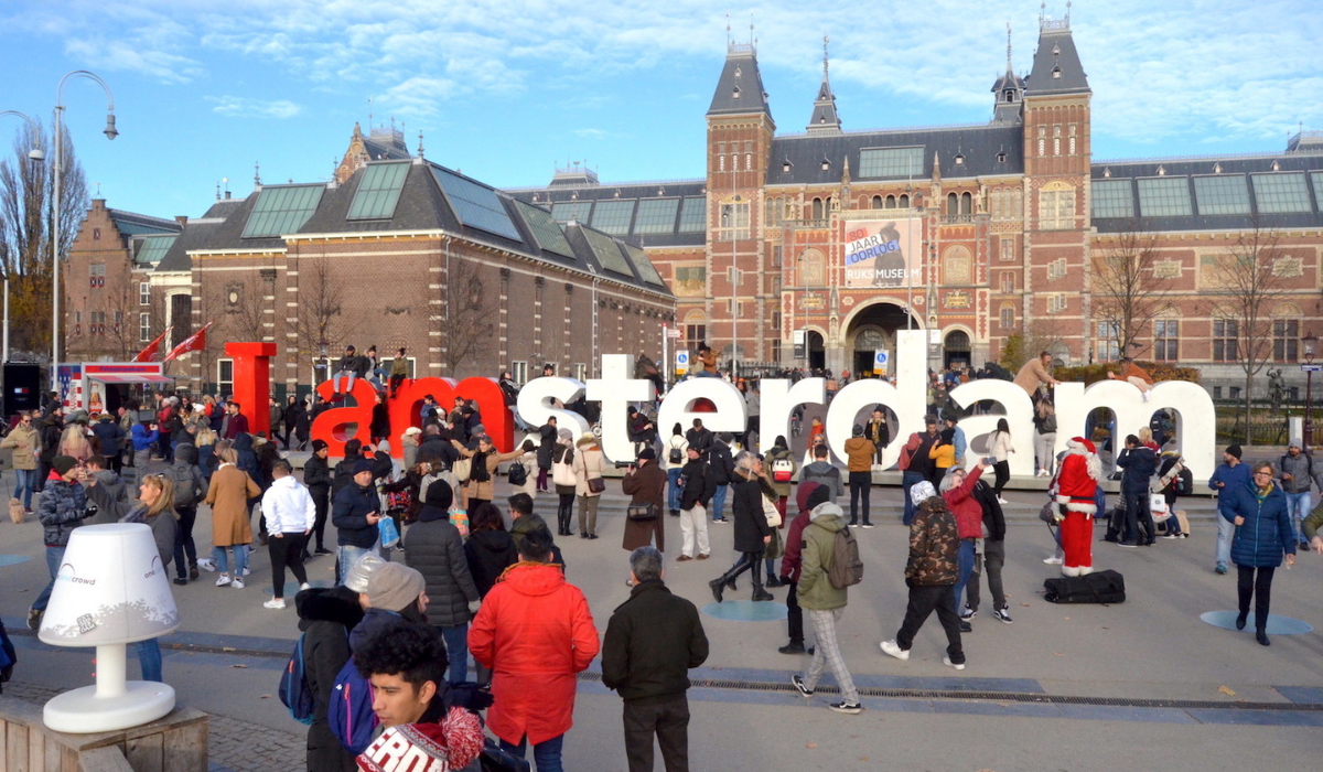 Tourist crowds at I amsterdam on Museumplein
