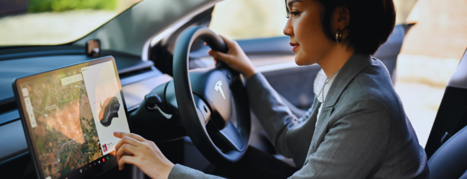 A businesswoman useses her Tesla FSD system to drive in the netherlands