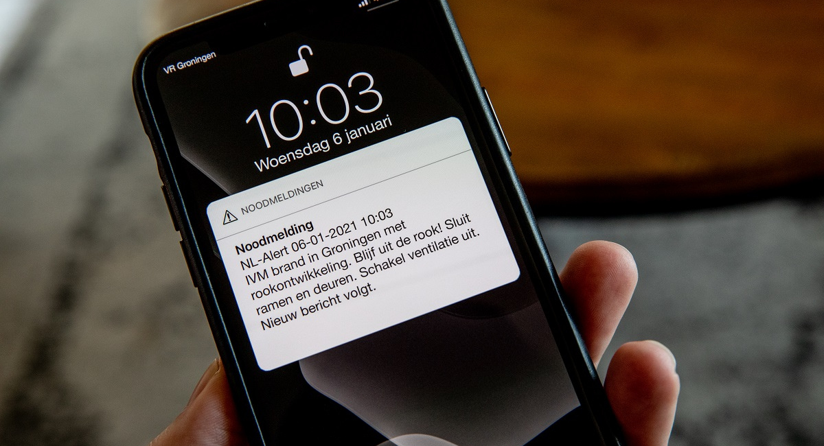 An NL-Alert on an iPhone
