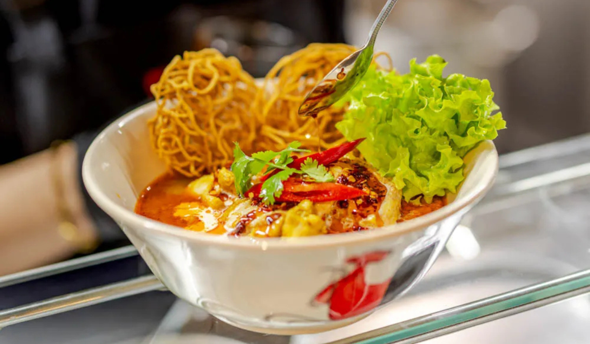 Siam Bowl Thai Food Amsterdam Khao Soi being prepared